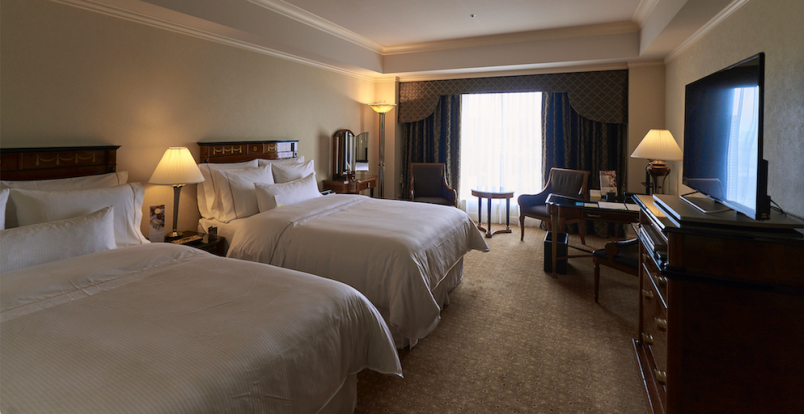 Westin ウェスティンホテルのベッドサイド用の高級サイドテーブル