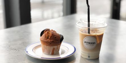 清澄白河カフェ「PITMANS（ピットマンズ）」の”かわてらす”が話題！隅田川一望の贅沢時間を