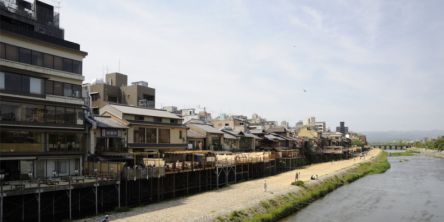 【京都】鴨川の川床を楽しめるイカリヤ食堂！ 2021年の川床は10月末まで営業決定