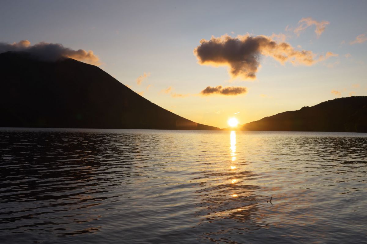 混雑回避 10月の週末は東武鉄道 日光紅葉夜行 で奥日光の早朝紅葉 絶景旅へ るるぶ More