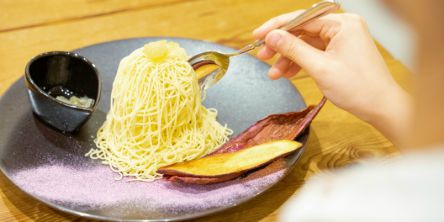 大阪・さつまいもスイーツ専門店「御芋屋 きいろと紫」の絞りたて！“焼き芋”モンブラン