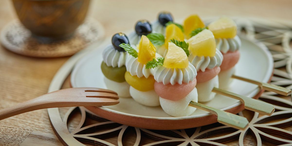 パステルあんこの串だんごが可愛くっておいしい 十五番カフェ京都店 るるぶ More