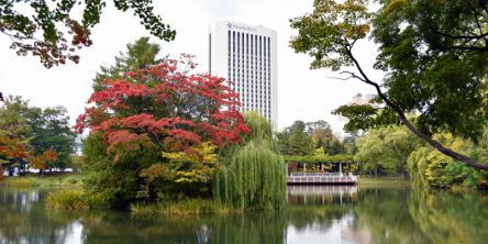 【札幌】すすきのエリアから徒歩圏内 「中島公園」の緑豊かな風景と水辺でウォーキングはいかが