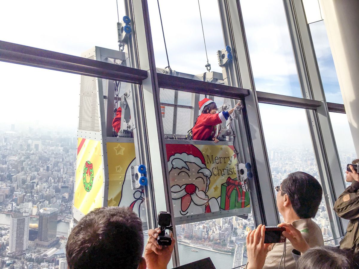 東京スカイツリータウン R 21年クリスマスは 高さ8mのクリスマスツリーやアイススケートリンクが登場 るるぶ More
