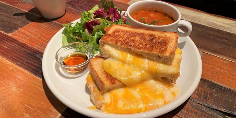 あふれだす濃厚チーズのサンドイッチが絶品！自由が丘「BAKERY DINING 8686 JIYUGAOKA」