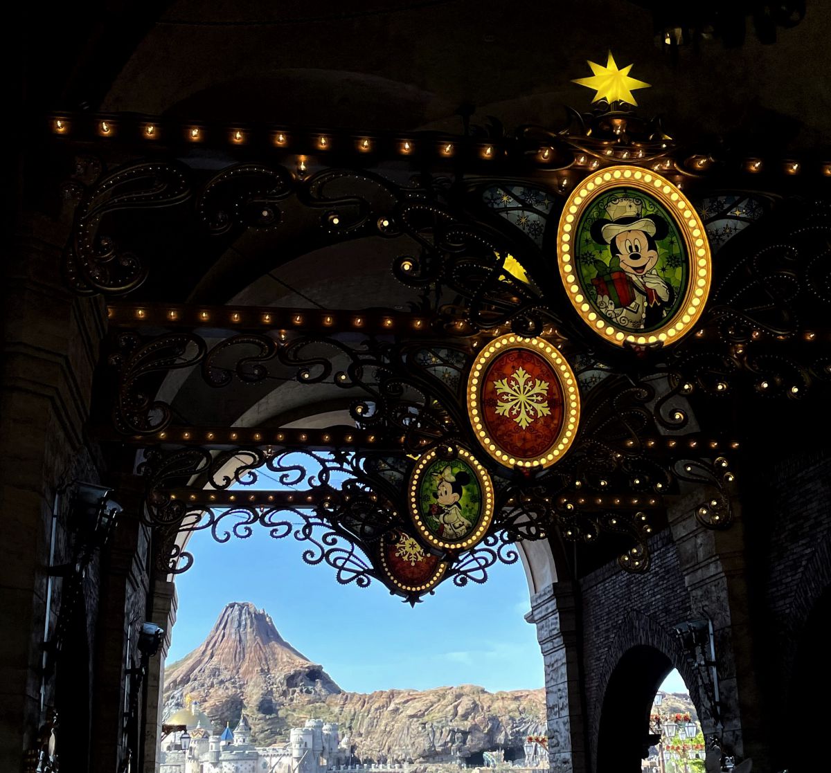 21最新 東京ディズニーリゾートのクリスマスがスタート ディズニー好き編集部員がパークの最新情報をレポート るるぶ More