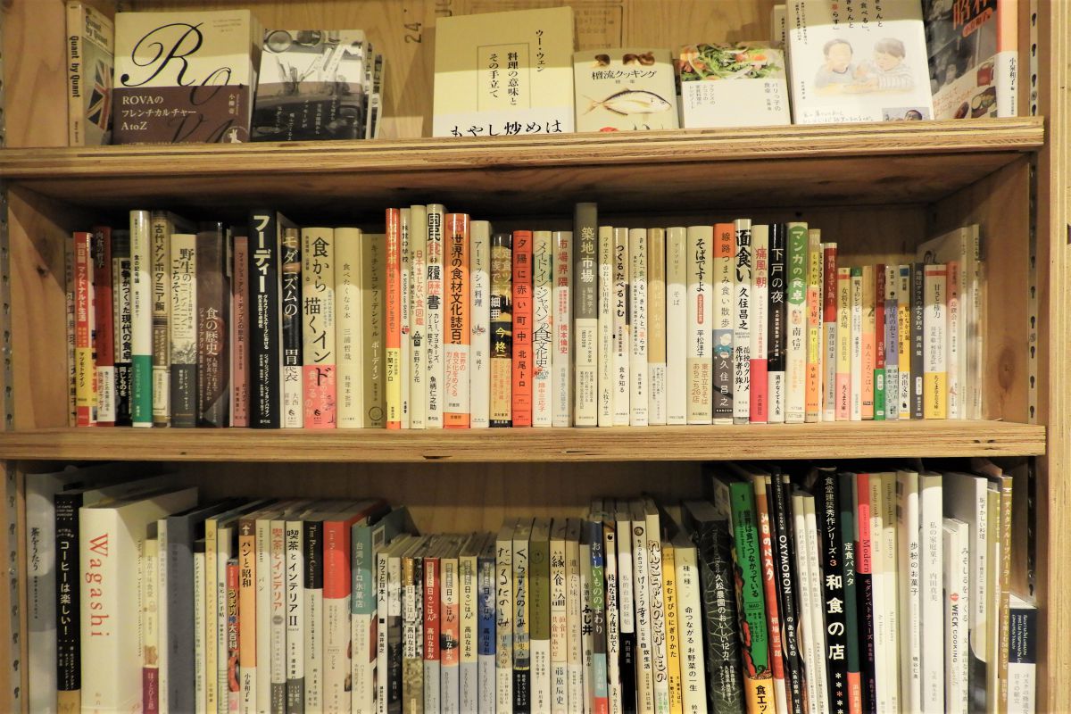 本のセレクトショップ 誠光社 で過ごす贅沢な時間 わざわざ行きたい京都の本屋さん 1 るるぶ More