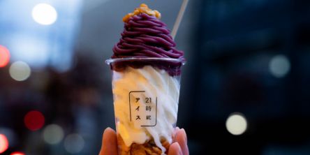 大阪・八尾「21時にアイス」でディナー後の秘密のお楽しみ！多彩なトッピングソフトクリーム