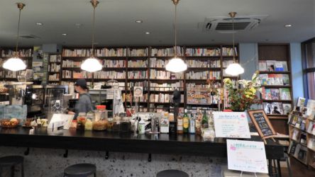 映画館「出町座」内の小さな書店「CAVA BOOKS（サヴァ・ブックス）」で世界を拡げよう！【わざわざ行きたい京都の本屋さん#4】