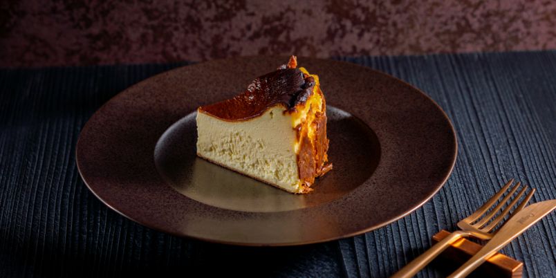表参道の大人空間カフェ「allée -アレ-」燻製はちみつのバスクチーズケーキで上質な食体験を