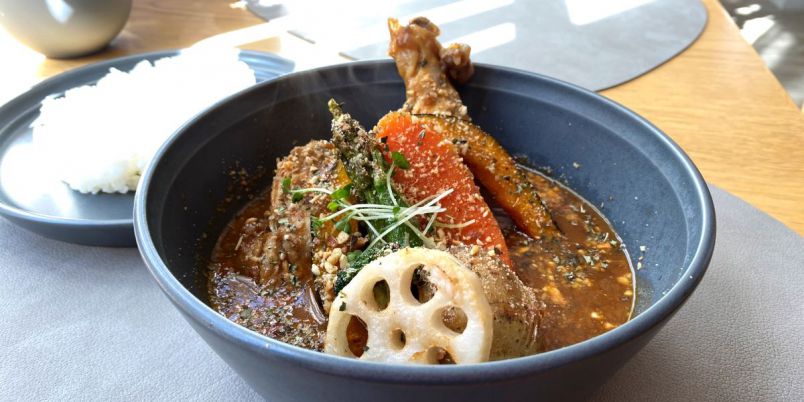 下北沢「202カリー堂」で注文後に仕上げる極上スープカレーとスイーツ