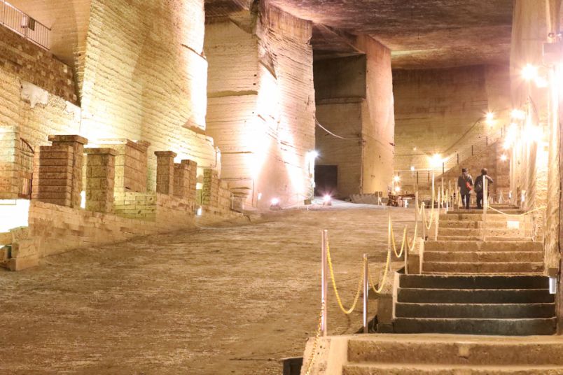 【栃木】巨大な古代遺跡?!広さ2万㎡、深さ30mの地下採掘場跡「大谷資料館」