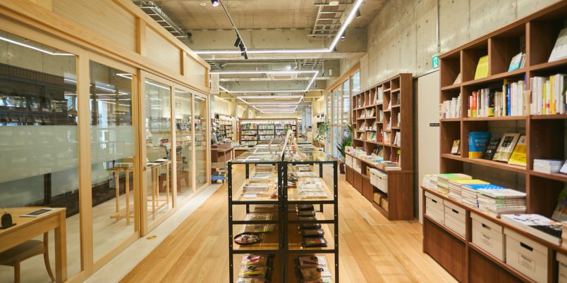 本とカフェとギャラリーと。京都の書店が手がける文化複合施設「堀川新文化ビルヂング」