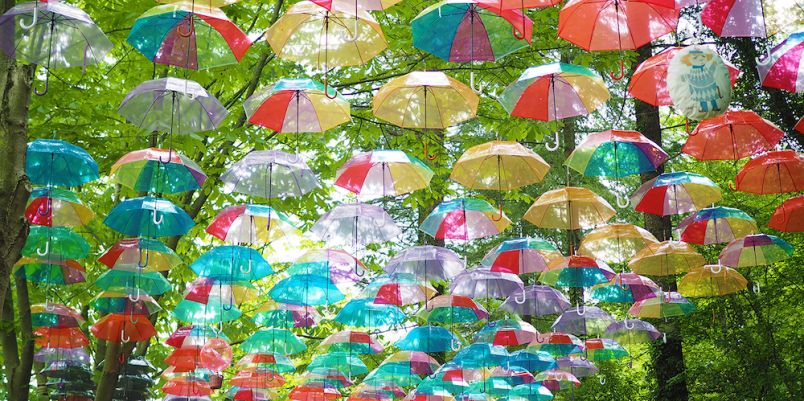 【2022年最新】ムーミンバレーパークで「ムーミン谷とアンブレラ」スタート！約1200本のカラフルな傘の下を歩こう♪