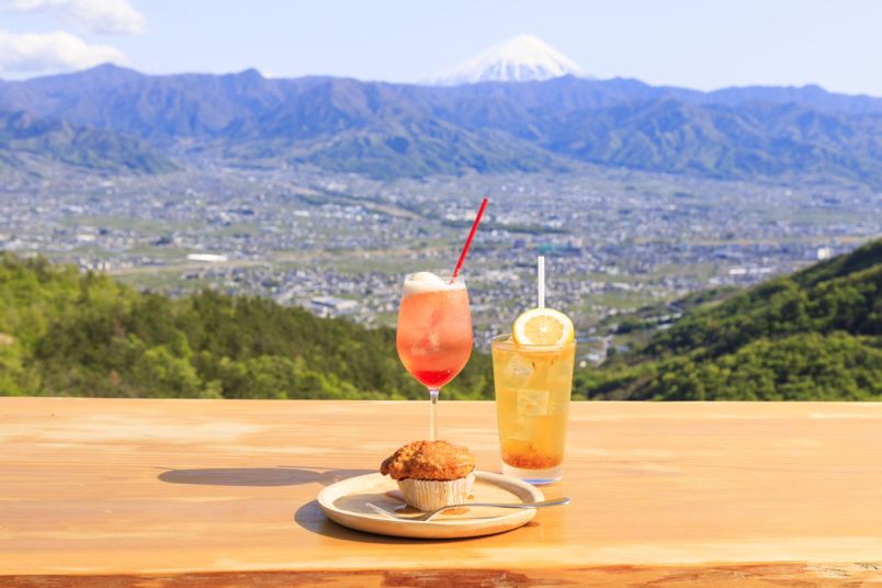 【山梨】まるで天空！な絶景カフェ「Cafe山歩SANPO」で富士山と甲府盆地を一望