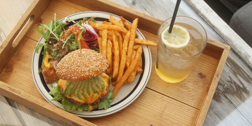 【兵庫】須磨海岸を一望できる！海カフェ「GRATEFUL’S オーシャンダイナーズ店」で絶品ハンバーガーを堪能