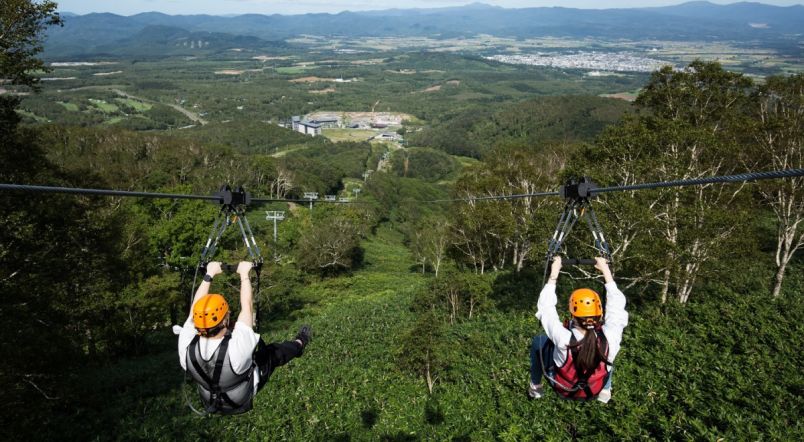 体験レポ 22年夏 ニセコに登場 世界最大級のジップライン Hanazono Zip World で空中散歩 るるぶ More