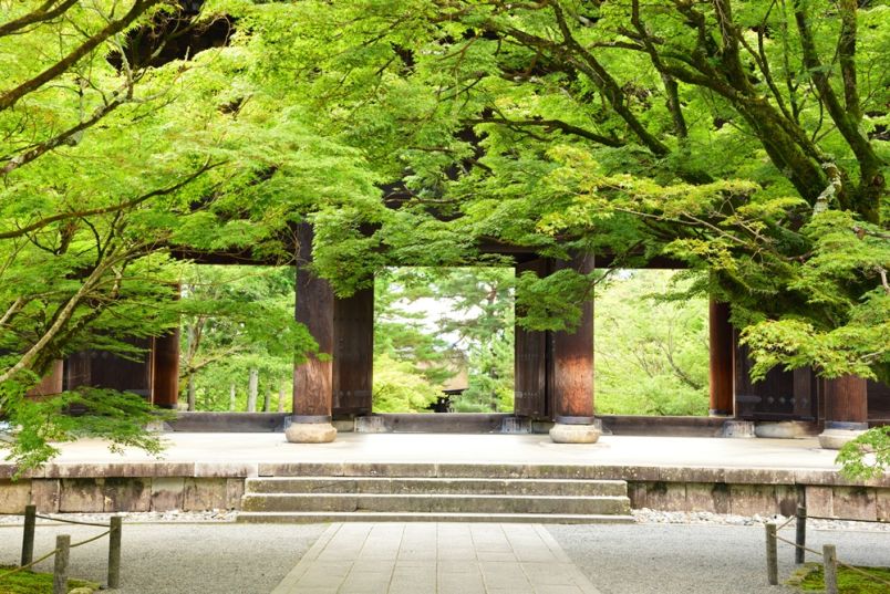 【京都】南禅寺の見どころをご紹介。三門・水路閣の魅力やアクセスまで徹底解説｜るるぶ&more.