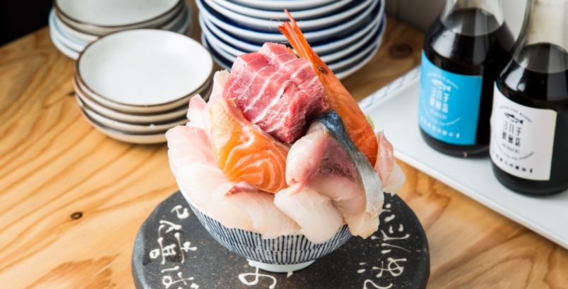 札幌の新グルメスポット「狸COMICHI」で味わう極上海鮮丼！「シハチ鮮魚店 狸COMICHI店」