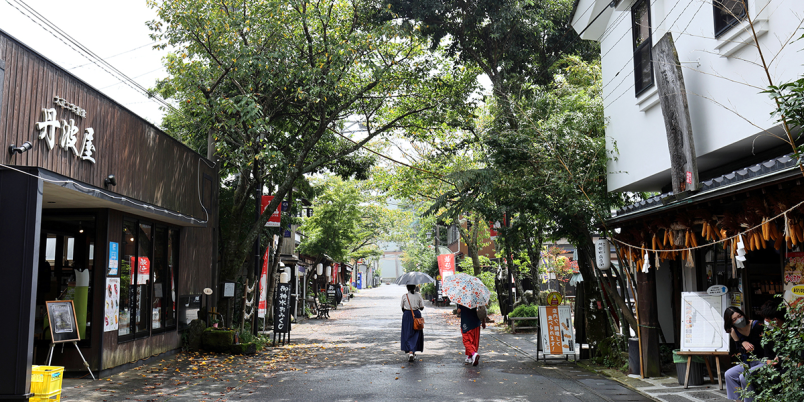 「阿蘇神社」の門前町で水基巡り＆絶品阿蘇グルメを食べ歩き！