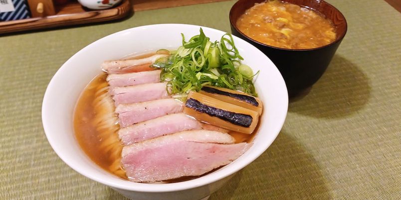 おひとりさまでも入りやすい♪ 巣鴨「鴨&葱」で鴨コンフィ麺＆“飲める