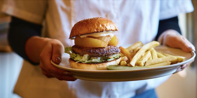 東京ドーム周辺】ハンバーガーの老舗「FIRE HOUSE」で出合える“驚きの