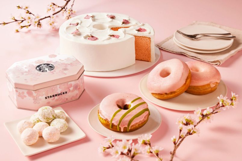 スタバ新作・2023】桜色のドーナツやケーキが登場！ 春の訪れを