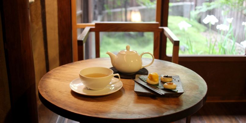【京都駅】駅近の古民家カフェ「aotake」！坪庭を眺めながらお茶とスイーツをいただく優雅な時間