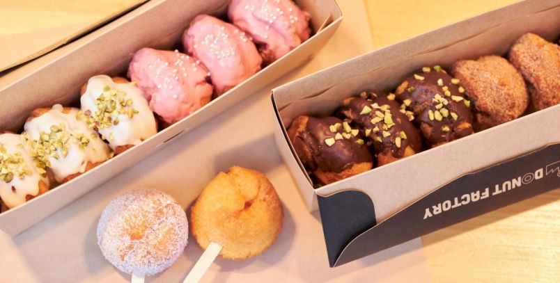 MINI DONUT FACTORY 鎌倉」の1個90円!揚げたてふわふわミニ MINI DONUT FACTORY 鎌倉」の1個90円!揚げたてふわふわミニ