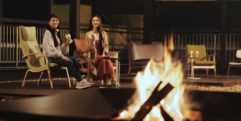 「OMO7旭川 by 星野リゾート」で焚火を囲みながら夜景を楽しむ「旭川まちなか焚き火Bar」開催