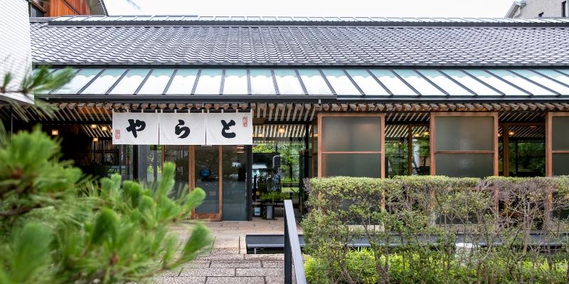 とらや創業の地・京都にたたずむ「虎屋菓寮 京都一条店」で堪能する、絶品甘味と美麗な空間＆庭