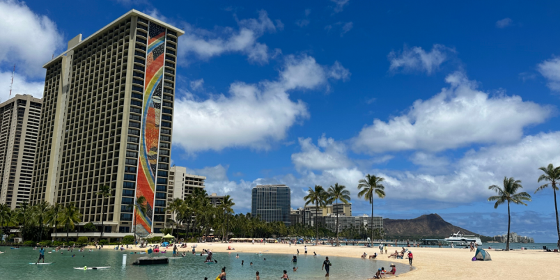 大充実の「ヒルトン・ハワイアン・ビレッジ・ワイキキ・ビーチ・リゾート」で、ハワイでやりたいことを全部叶えよう！｜るるぶu0026more.