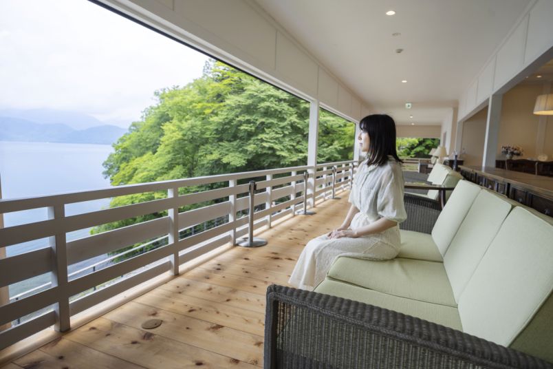 日光・中禅寺湖】本格的なティータイムも♪湖畔ビューの旧英国大使館別荘で優雅に過ごす｜るるぶ&more.