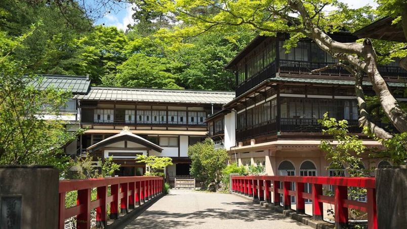 【群馬・四万温泉】江戸時代に建てられた現存する日本最古の木造建築湯宿「積善館」へ。「温泉×薬膳」で体の内外からポカポカに♪