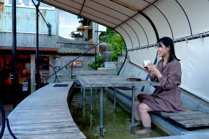 【箱根・宮ノ下】大人気のカフェ「NARAYA CAFE」で足湯に入りながら癒やされよう！