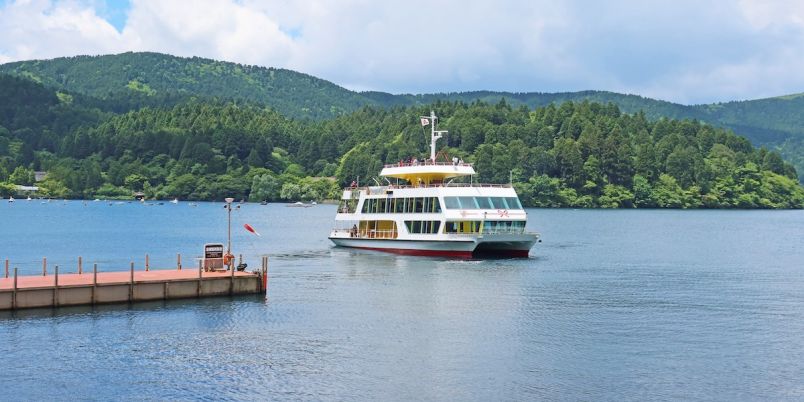 箱根遊船 SORAKAZE」で芦ノ湖周遊！ フォトジェニックな湖上散歩
