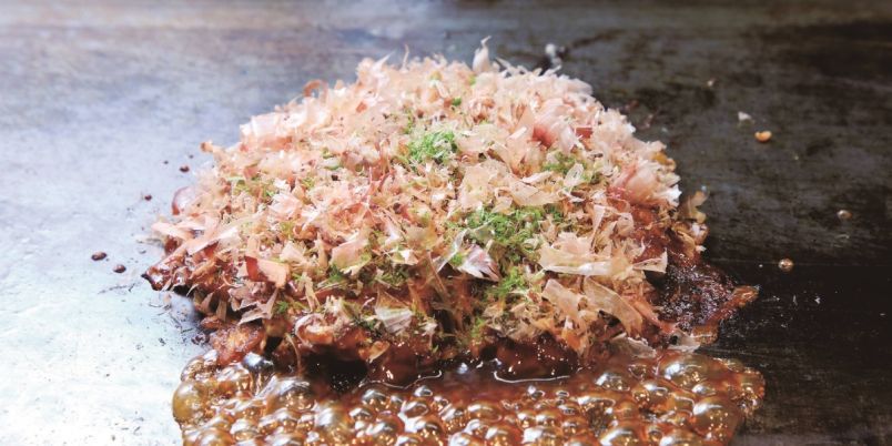 最新】大阪で絶対食べたい！ お好み焼きの人気店12店～エリア別