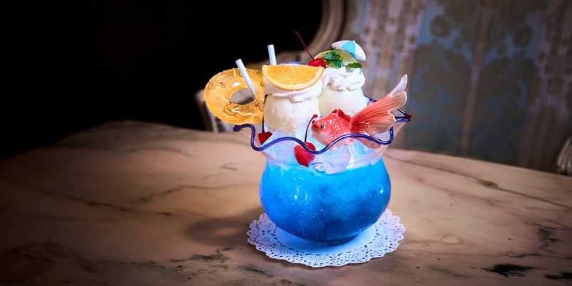 かわいい！ 映え！ 原宿「喫茶ベリエ」の金魚鉢クリームソーダ｜るるぶ