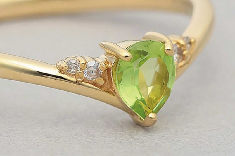 8月の誕生石「ペリドット」ってどんな石？ 色や由来を解説｜るるぶ&more.