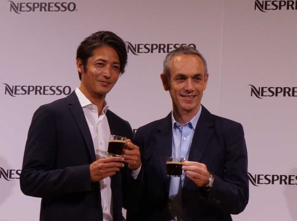 玉木宏さんとネスレネスプレッソ株式会社 代表取締役社長パスカル・ルバイー氏