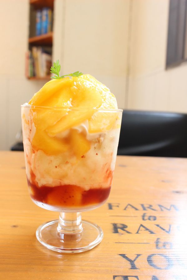 桃のパフェ1000円(季節限定)