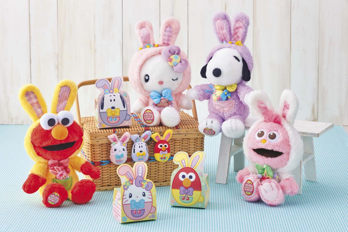 ぬいぐるみ(エルモ、モッピー、スヌーピー、ハローキティ)、チャームセット(3個)、マシュマロセット(3箱)(販売店舗:セサミストリート・キッズ・ストアなど)