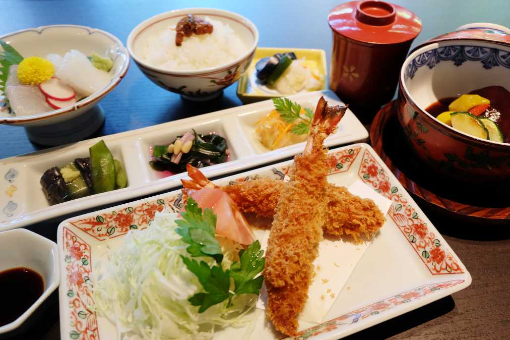 名古屋膳 1900円