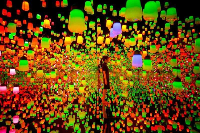 呼応するランプの森 - ワンストローク, Metropolis / Forest of Resonating Lamps - One Stroke, Metropolis