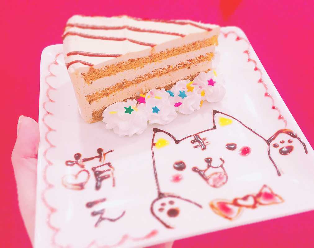 無料サービスのお誕生日プレート(2018年1月撮影。現在はケーキの代わりにアイス、花火が付きます)