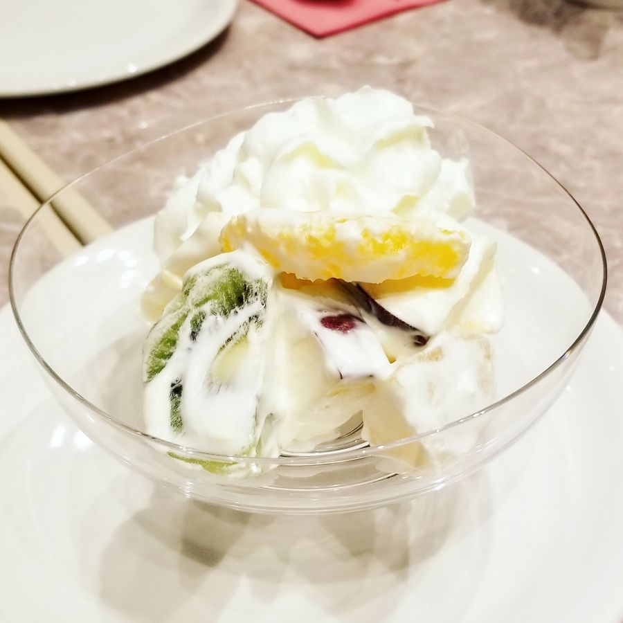 フレッシュフルーツのサラダ900円(税別)