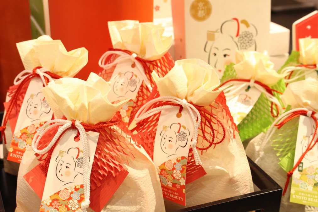 京娘もち肌どら焼き3個入 プレーン864円、抹茶929円