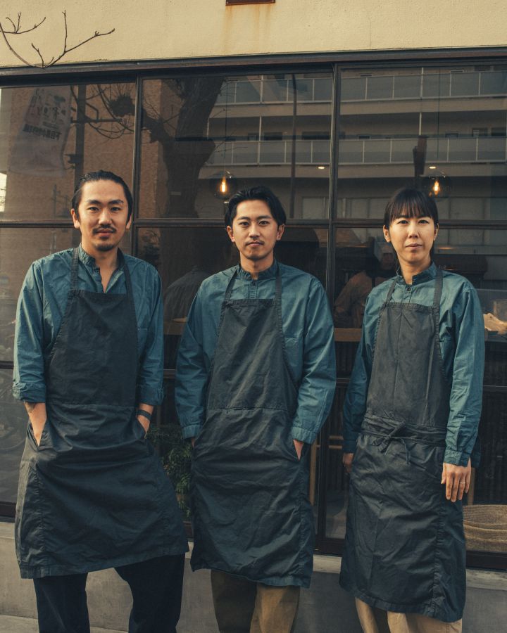 左から安田翔平氏(シェフ)、江本賢太郎氏(ソムリエ)、中村樹里子氏(シェフパティシエ