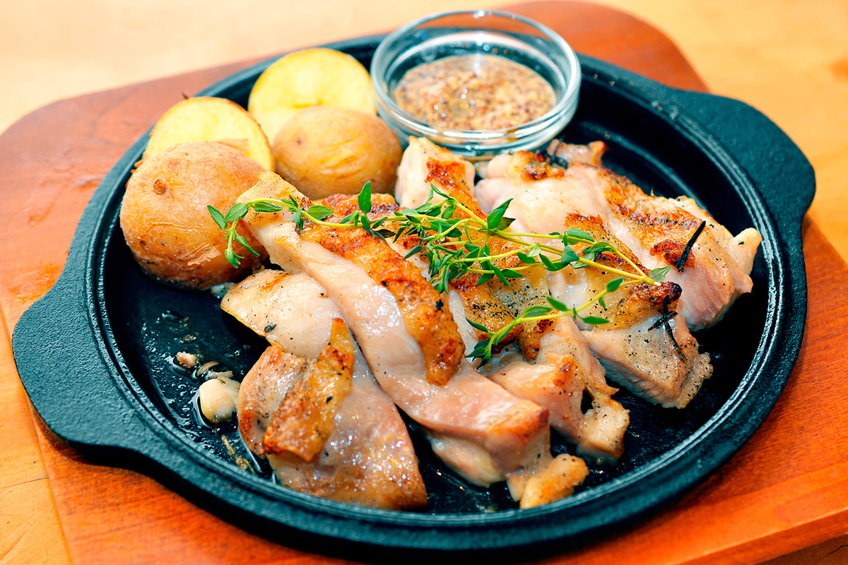 【飲み放題2時間付き3,800円】若鶏のコンフィ食べ放題&料理9品