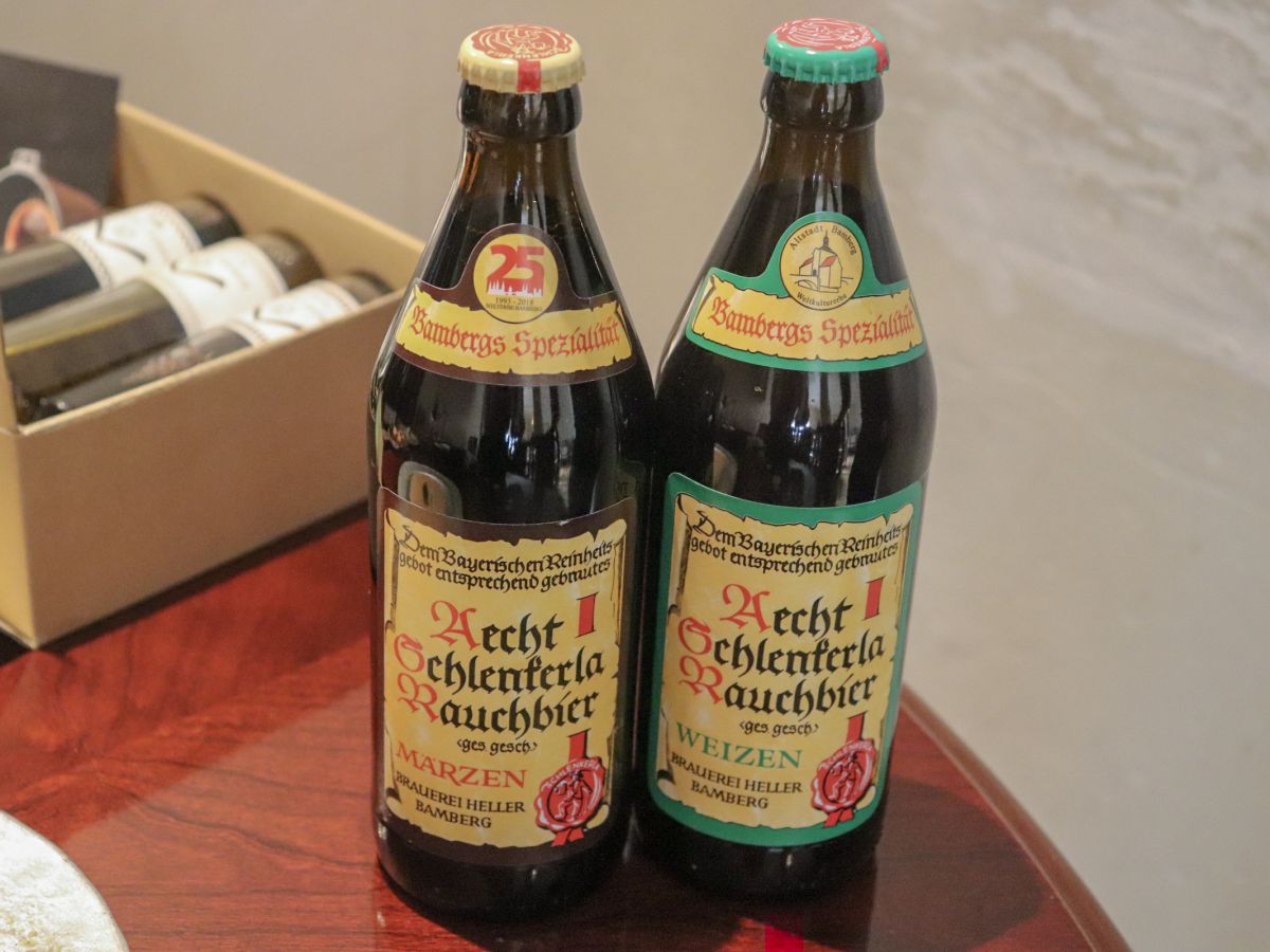 燻製ビール シュレンケルラ (左から)メルツェン、ヴァイツェン 各1350円